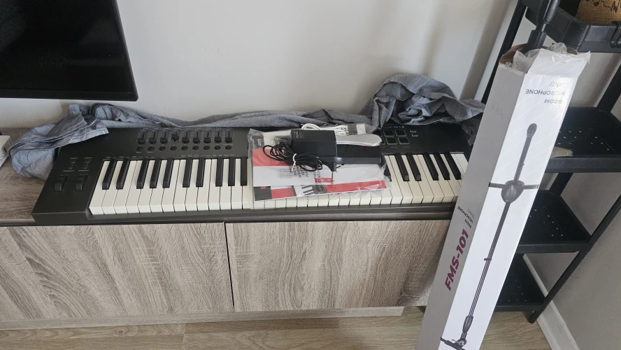 USB MIDI Klavye -Sustain Pedal - Mikrofon Standı 1
