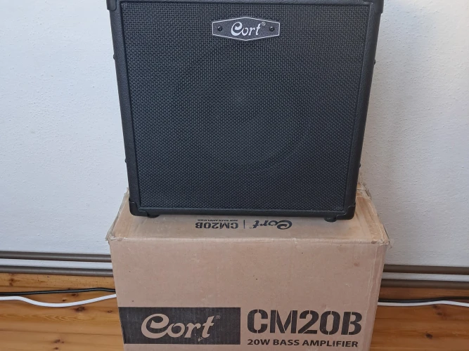 Cort CM20B - Bas Gitar Amfisi 1