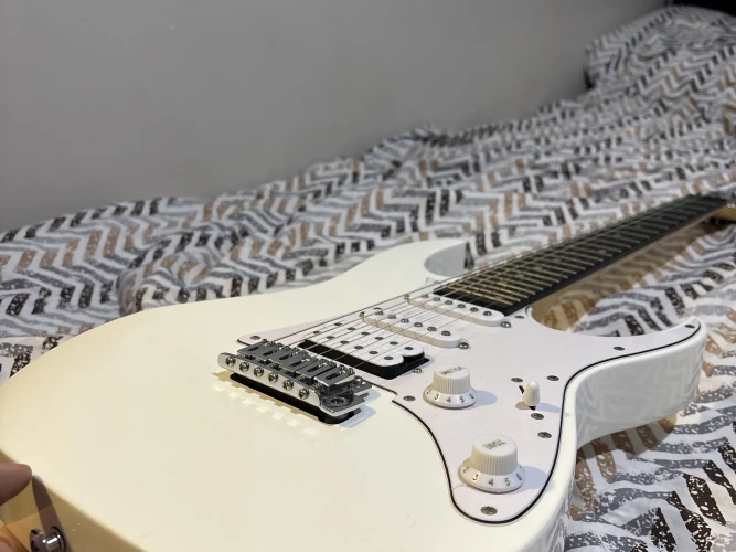 Ibanez GRG140-WH Gio Serisi Beyaz Elektro Gitar 2