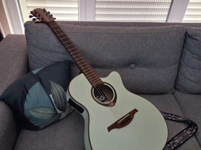 Lag T118 ASCE-IVO Elektro Akustik Gitar + Gigbag 4