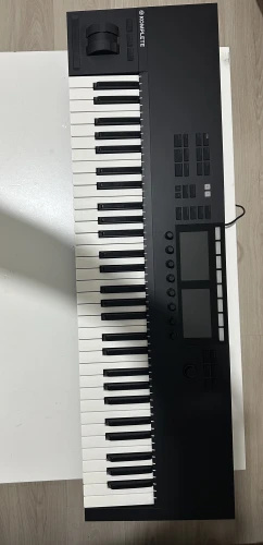 Native Instruments Komplete Kontrol S61 MK2 MIDI Klavye - 61 Tuş 1
