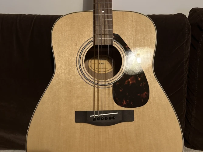 Yamaha F370 Akustik Gitar (Natural) 1