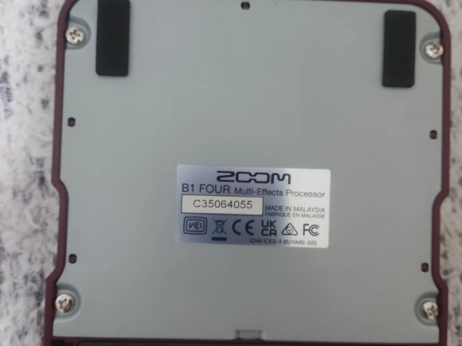 Zoom B1 FOUR Bass Multi-Efekt Prosesörü ( OLR 26-26034 ) 2