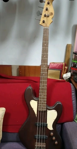 SIFIR BASS GİTAR,AXL BadWater Capricorn marka 1