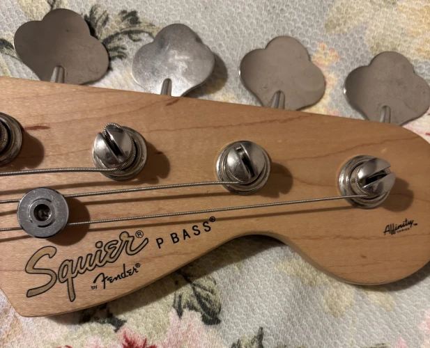 fender squier affinity bas gitar 3