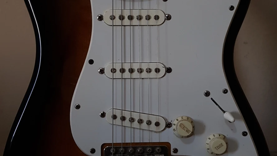 Fender Squier Bullet Stratocaster 3