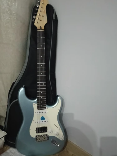 Donner DST-152R Elektro Gitar Seti (Metallic Ice Blue) 3