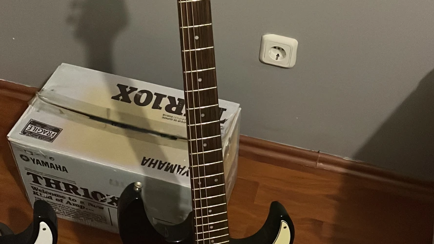 Yamaha Pacifica 510V 4