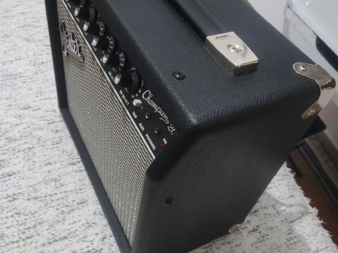 Fender Champion 20 Elektro Gitar Amfisi ( OLR 26-26032 ) 3