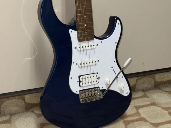 Yamaha Pacifica 012 DBM(Dark Blue Metallic) 4