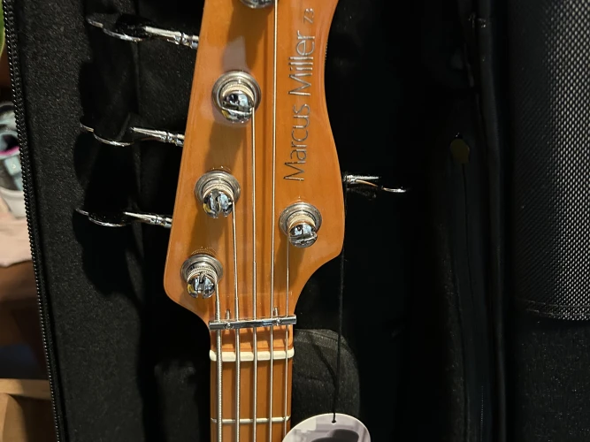 Marcus Miller Sire Z3 5 telli bas gitar 4