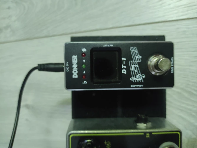 Analog pedallar + çoklu adaptörü + el yapımı pedalboard 2