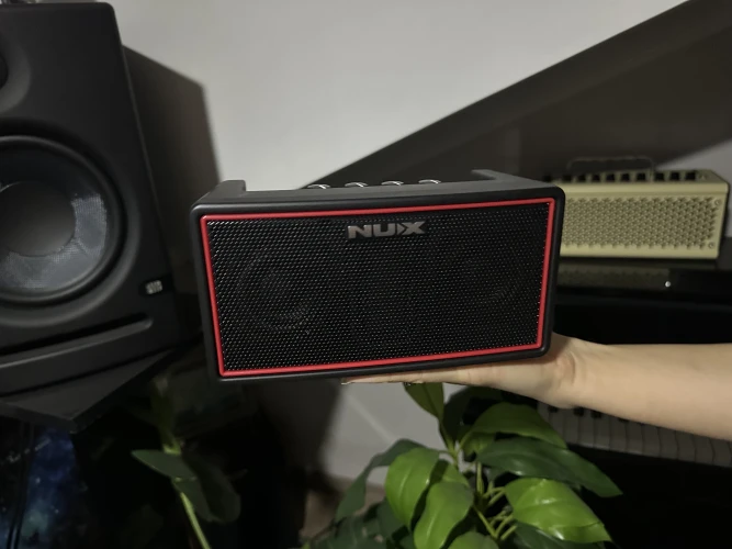 Nux MIGHTY AIR taşınabilir gitar amfisi 1