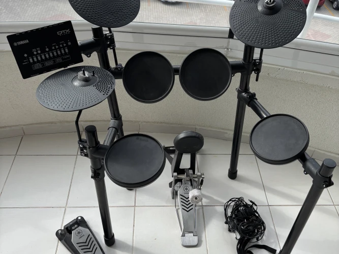 Yamaha DTX452k Dijital Davul 1