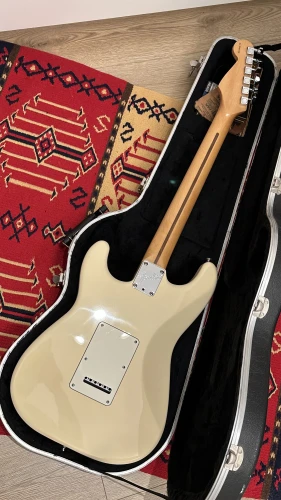 FENDER STRATOCASTER (USA) 3