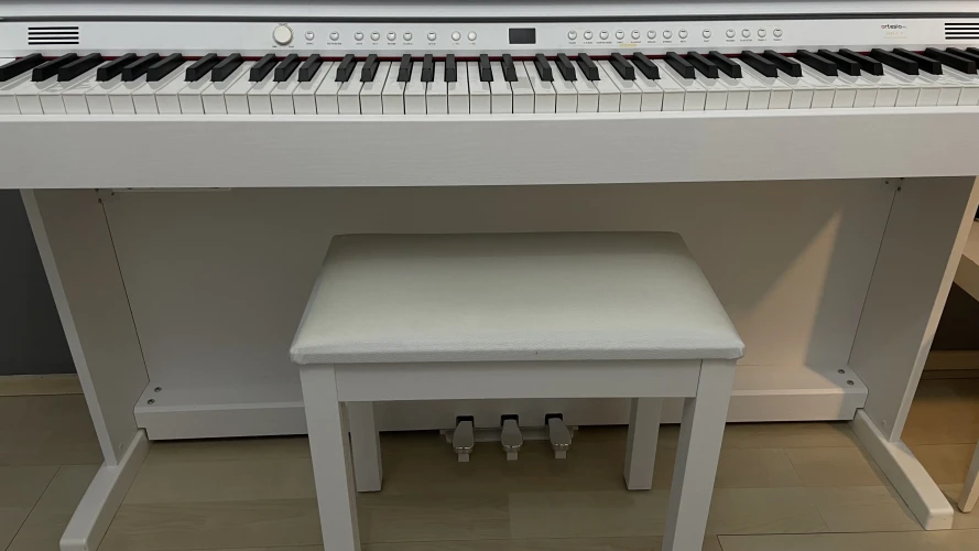 ARTESIA DP-3-WH Piano (Mat Beyaz) ve Beyaz Piano Taburesi 2