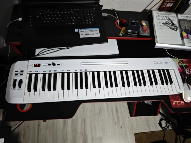 Samson Carbon 61 midi klavye 1