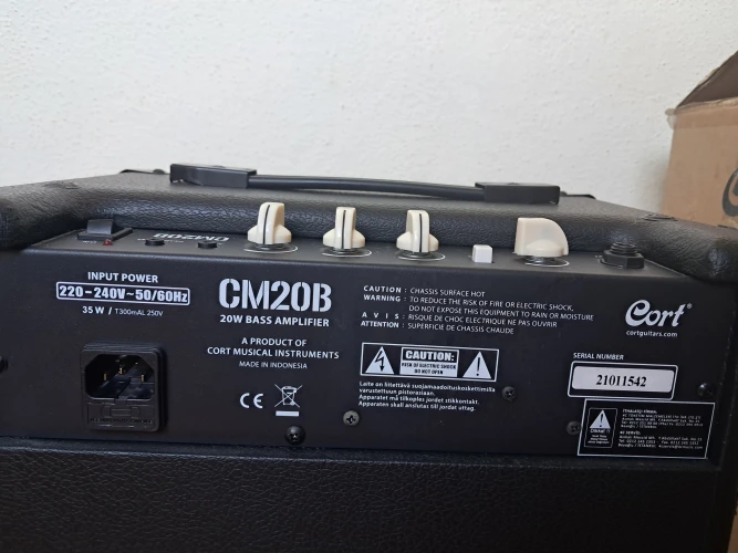 Cort CM20B - Bas Gitar Amfisi 4