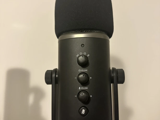 MSİ  GV60  streaming mikrofon 1