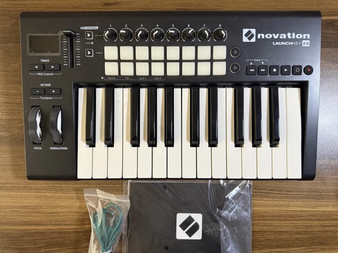 Novation Launchkey 25 Mk2 1