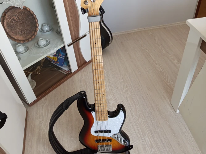 5 telli bas gitar 2
