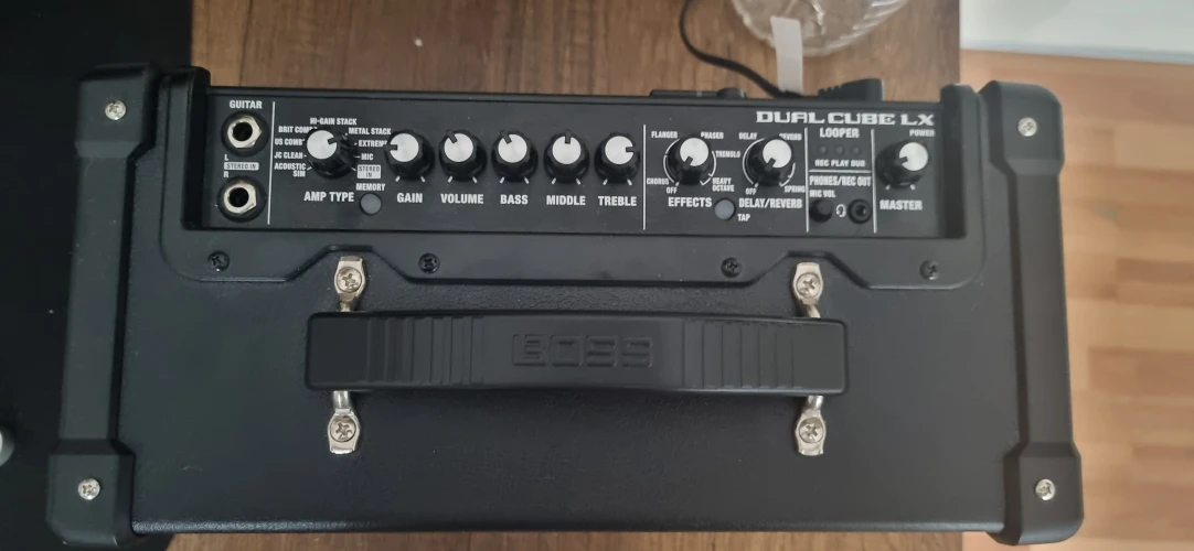 BOSS DUAL CUBE LX Taşınabilir Gitar Amfisi ve Bluetooth Aparatı 4