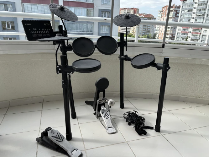 Yamaha DTX452k Dijital Davul 4