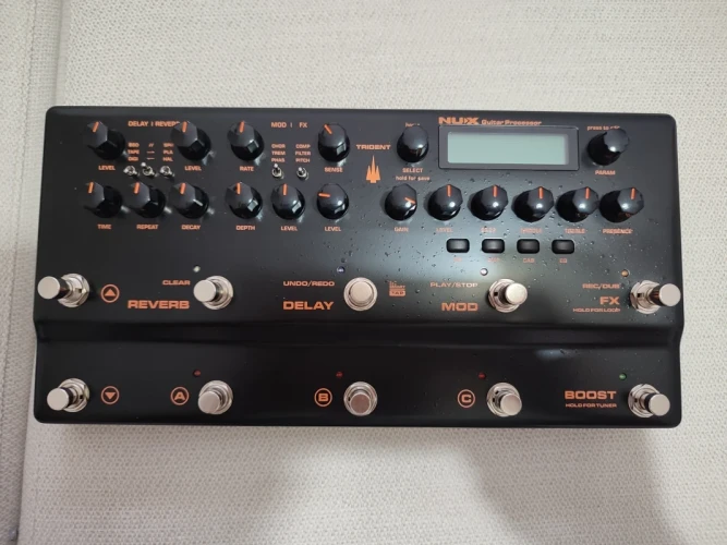 NUX Trident gitar prosesör 1