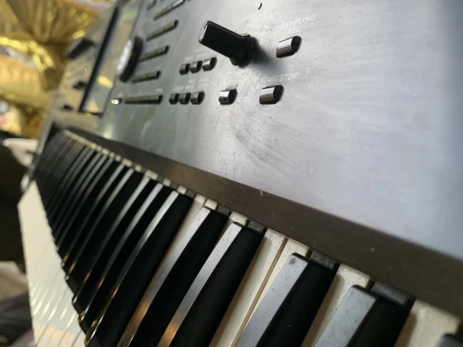 KORG KRONOS 1 61 tuş 1