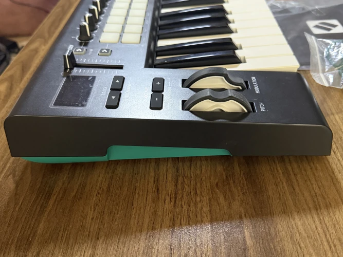 Novation Launchkey 25 Mk2 4