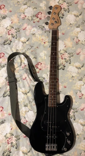 fender squier affinity bas gitar 1