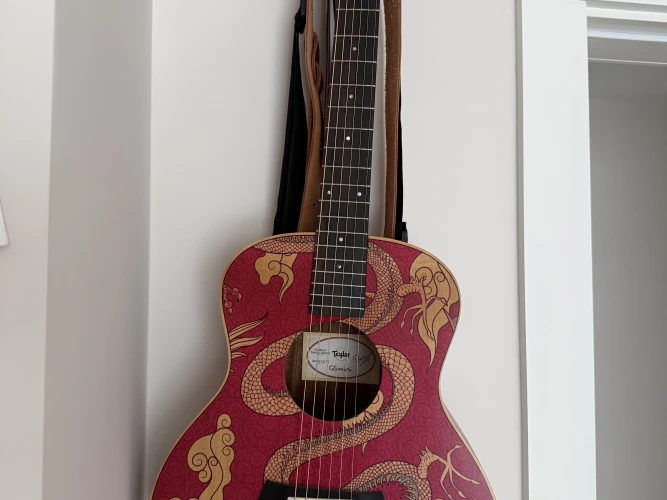 Taylor GS Mini-e Spruce Special-Edition Elektro Akustik Gitar (Year of the Dragon) ( OLR 26-26028 ) 2