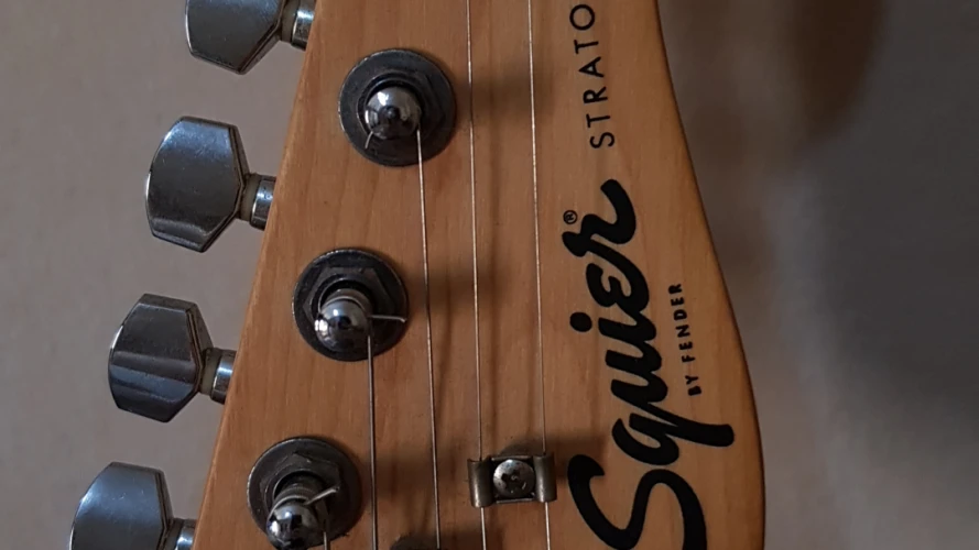 Fender Squier Bullet Stratocaster 2