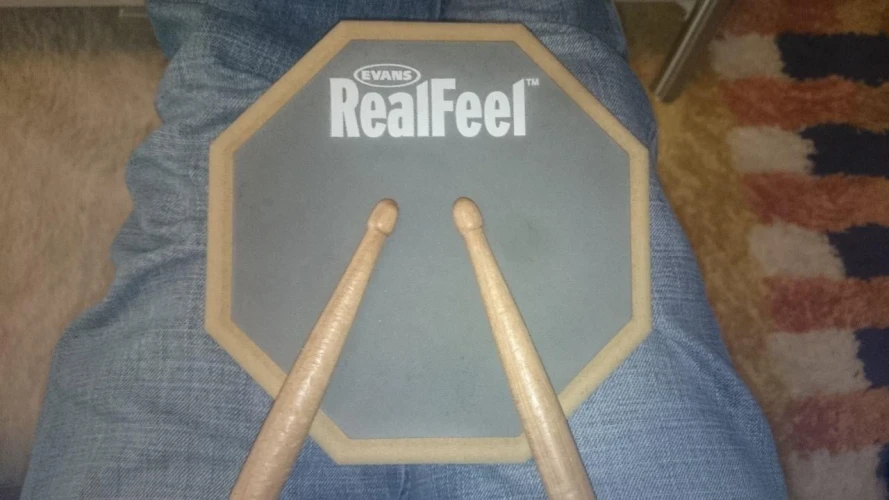 EVANS RF6GM 6" REAL FEEL, TEK TARAFLI, ÇALIŞMA PEDİ 6