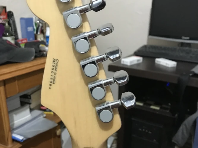 Squier Stratocaster 2008 İndia 7