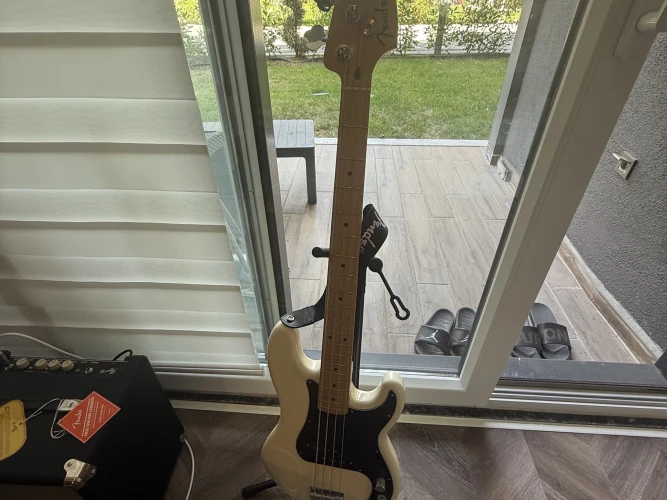 Fender standart precision bass 2