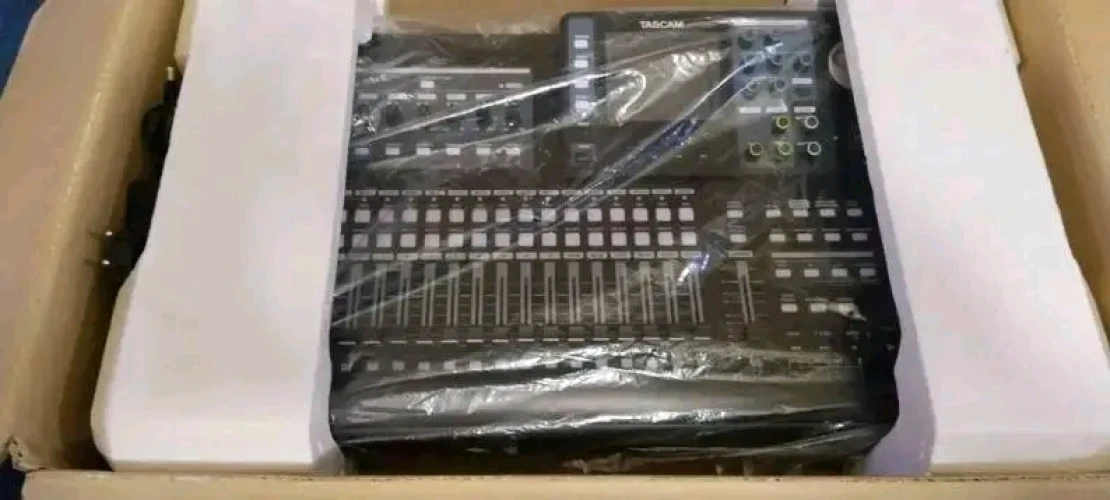 DEK MİKSER STÜDYO DIJITAL TASCAM DP-24SD SIFIR KAPALI KUTU 1