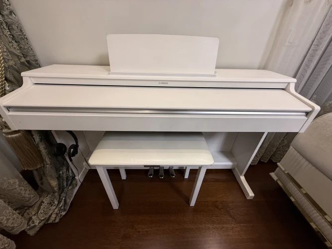 Yamaha Arius YDP 164 WH 3