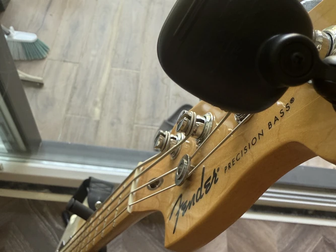 Fender standart precision bass 8