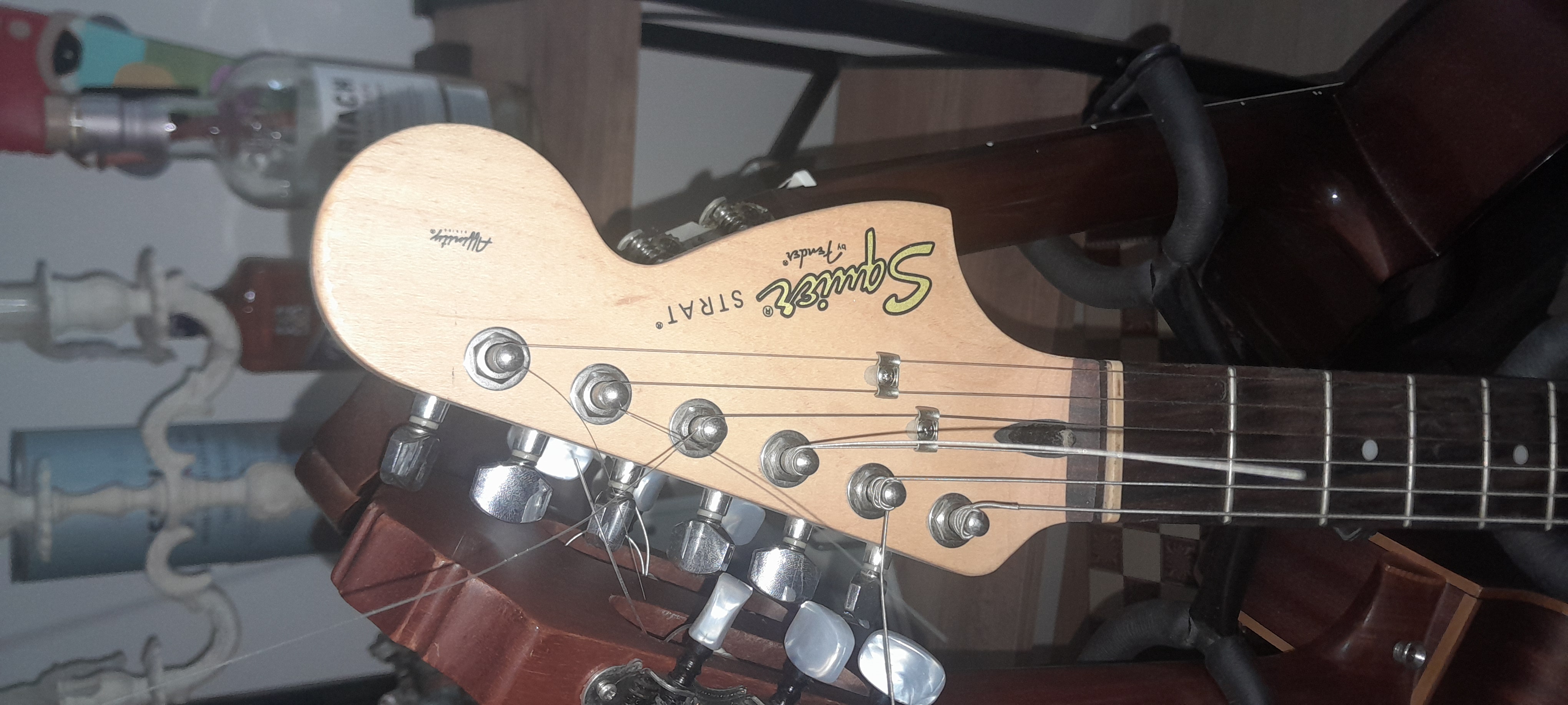 Squier Affinity Stratocaster 9