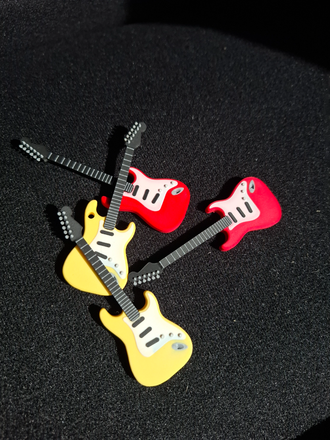 🎸 Fender Bas Gitar Anahtarlık – 2’li Set 🎸 1