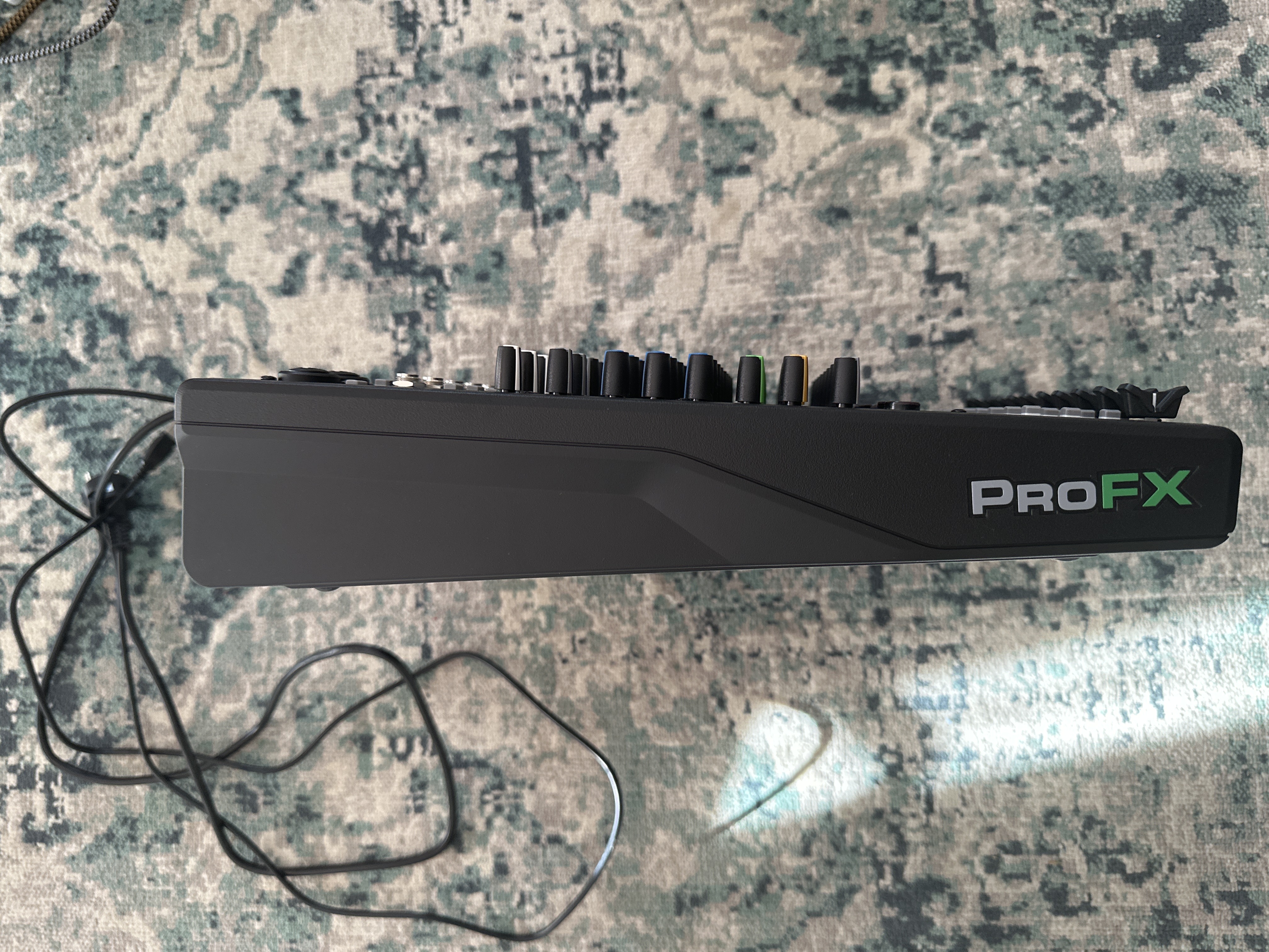 Mackie ProFX12 v3 Mixer 2