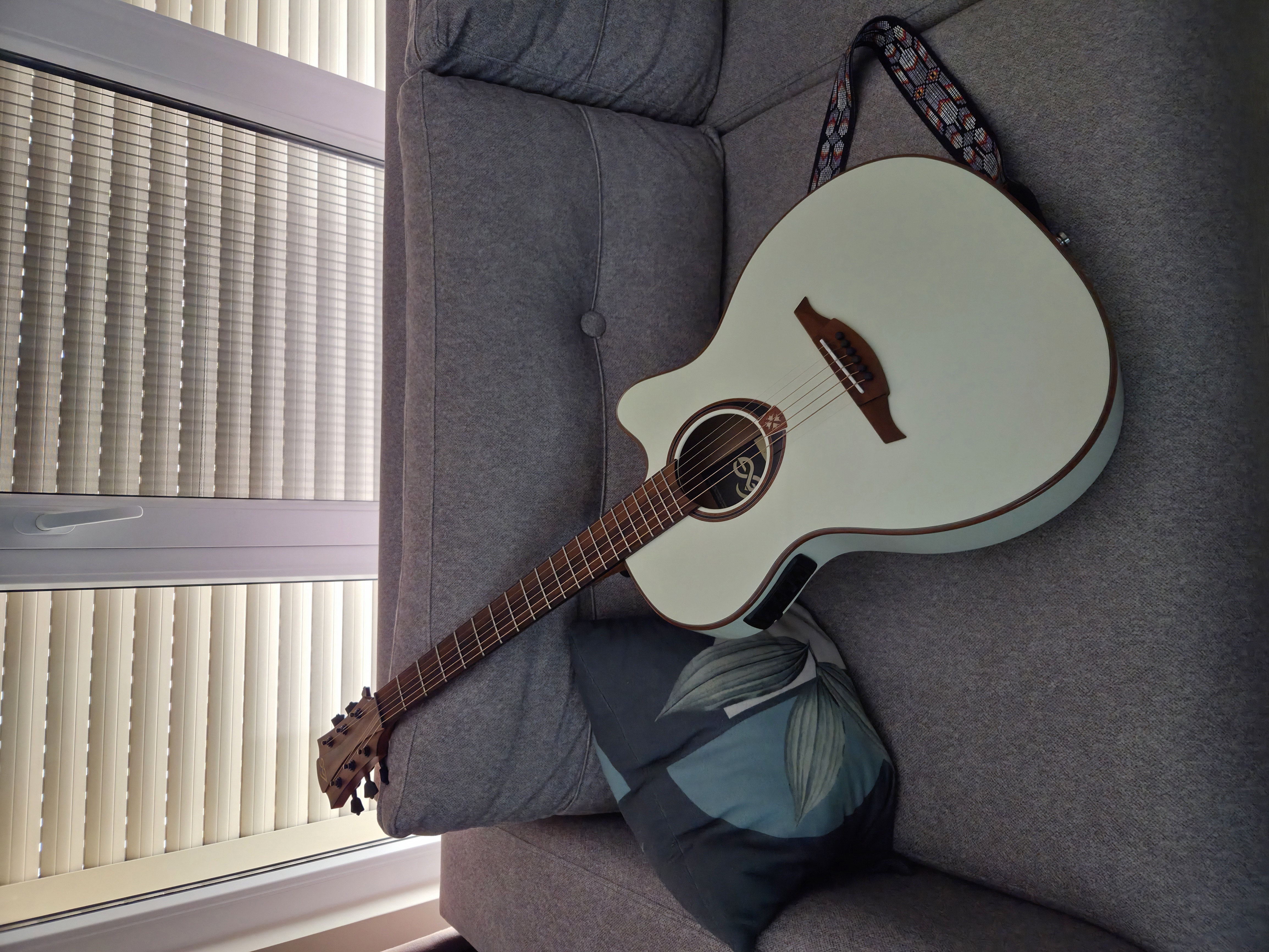 Lag T118 ASCE-IVO Elektro Akustik Gitar + Gigbag 4