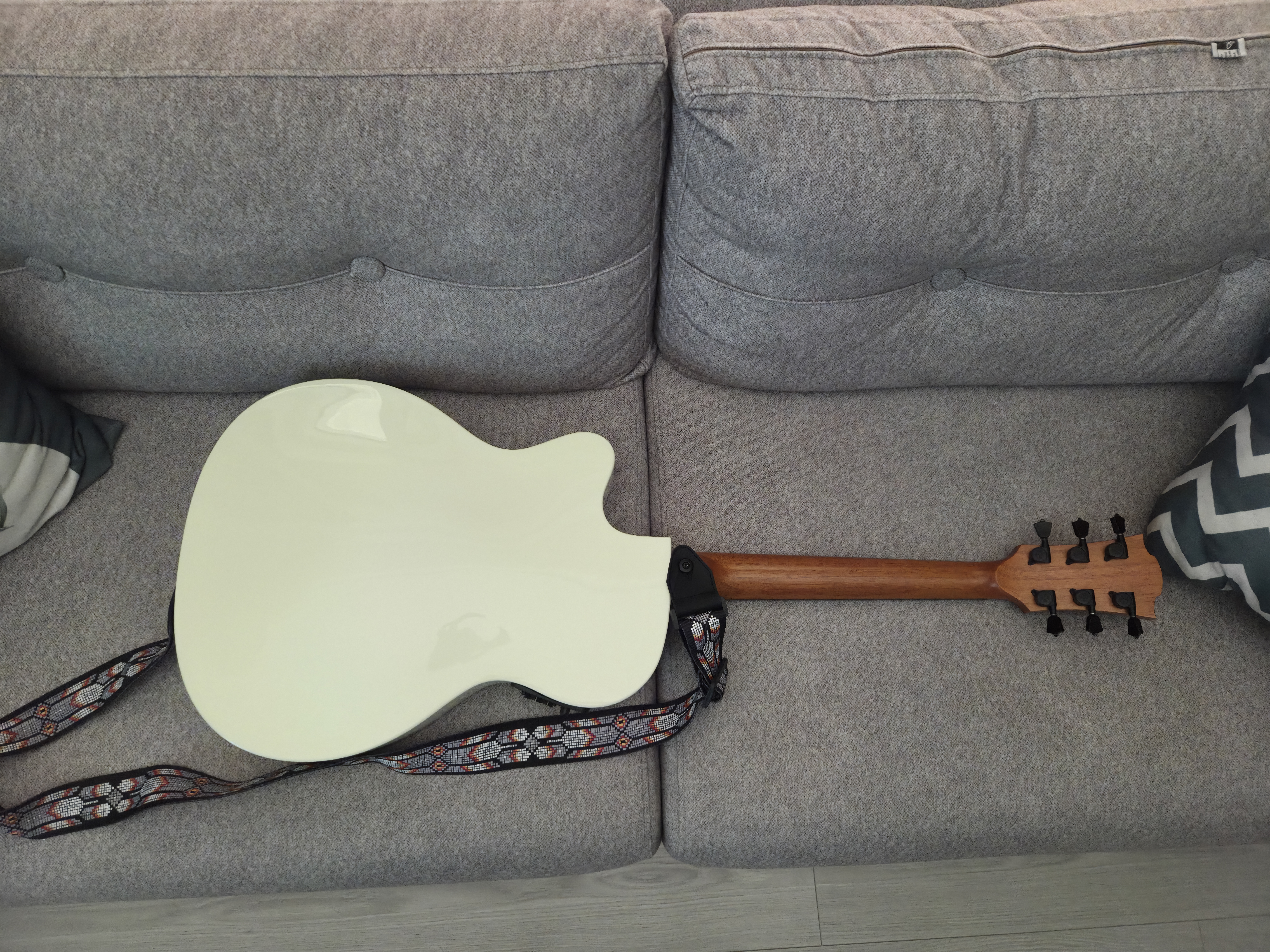 Lag T118 ASCE-IVO Elektro Akustik Gitar + Gigbag 6