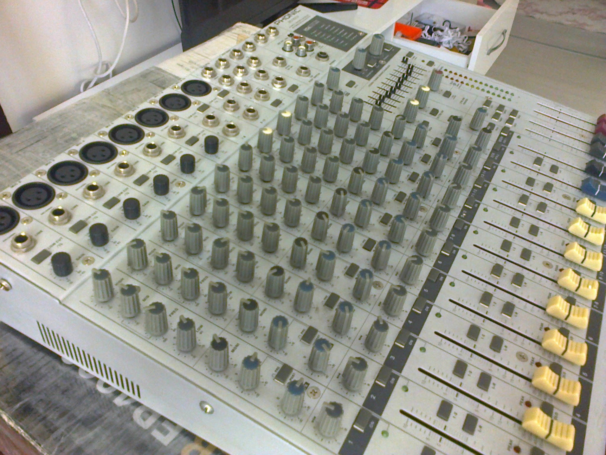 PHONIC MU1822x DEK MİKSER AMERİKAN 2