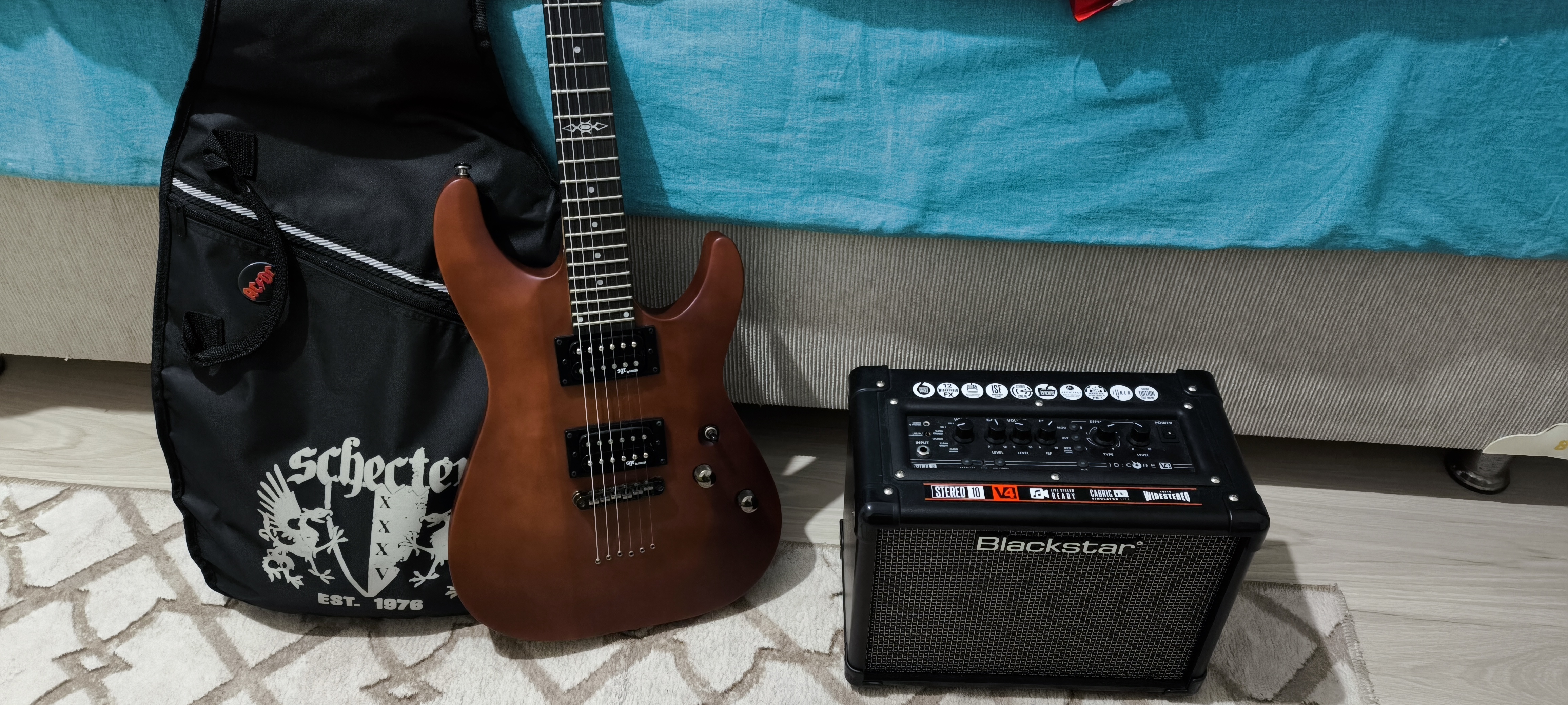 Schecter SGR C-1 Walnut Satin + Blackstar ID:Core 10 Amfi 1