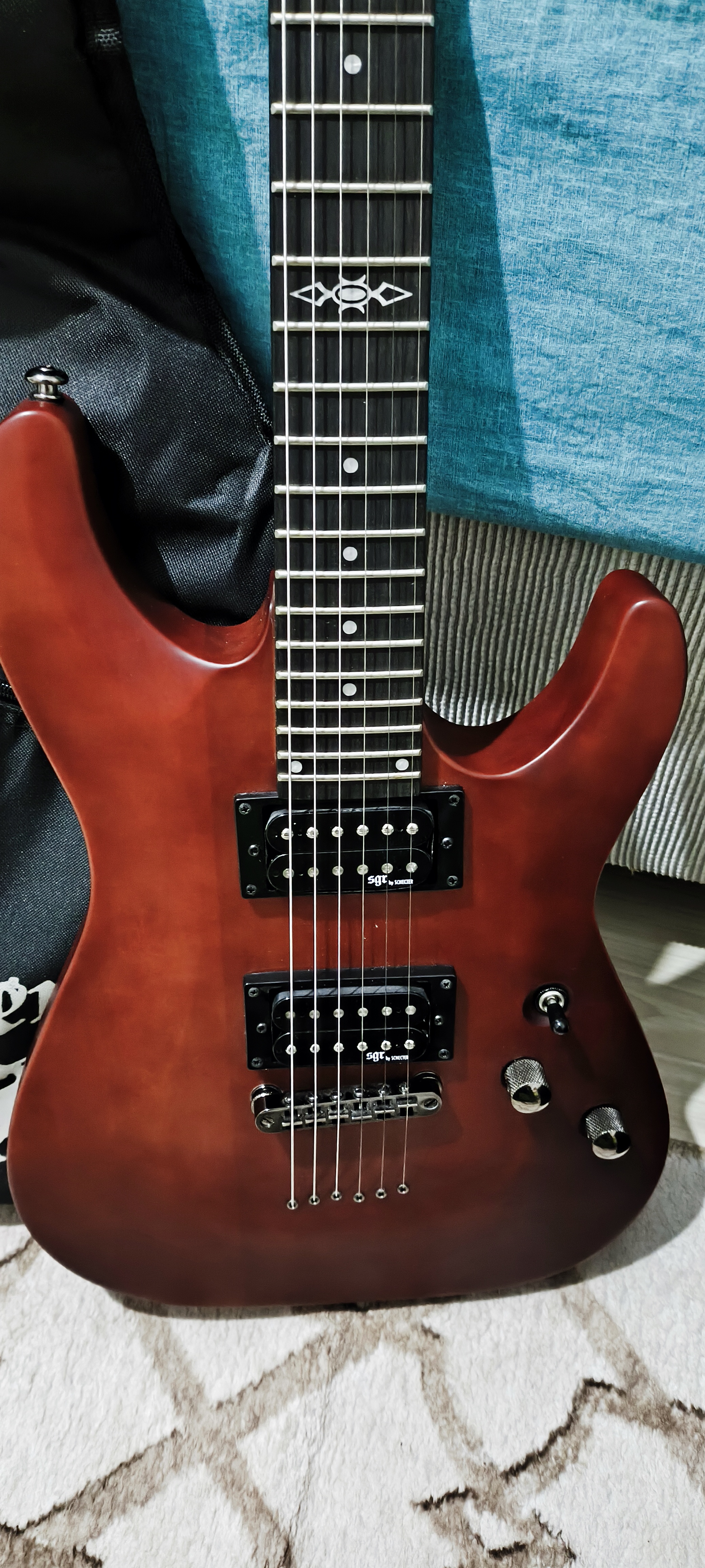 Schecter SGR C-1 Walnut Satin + Blackstar ID:Core 10 Amfi 5