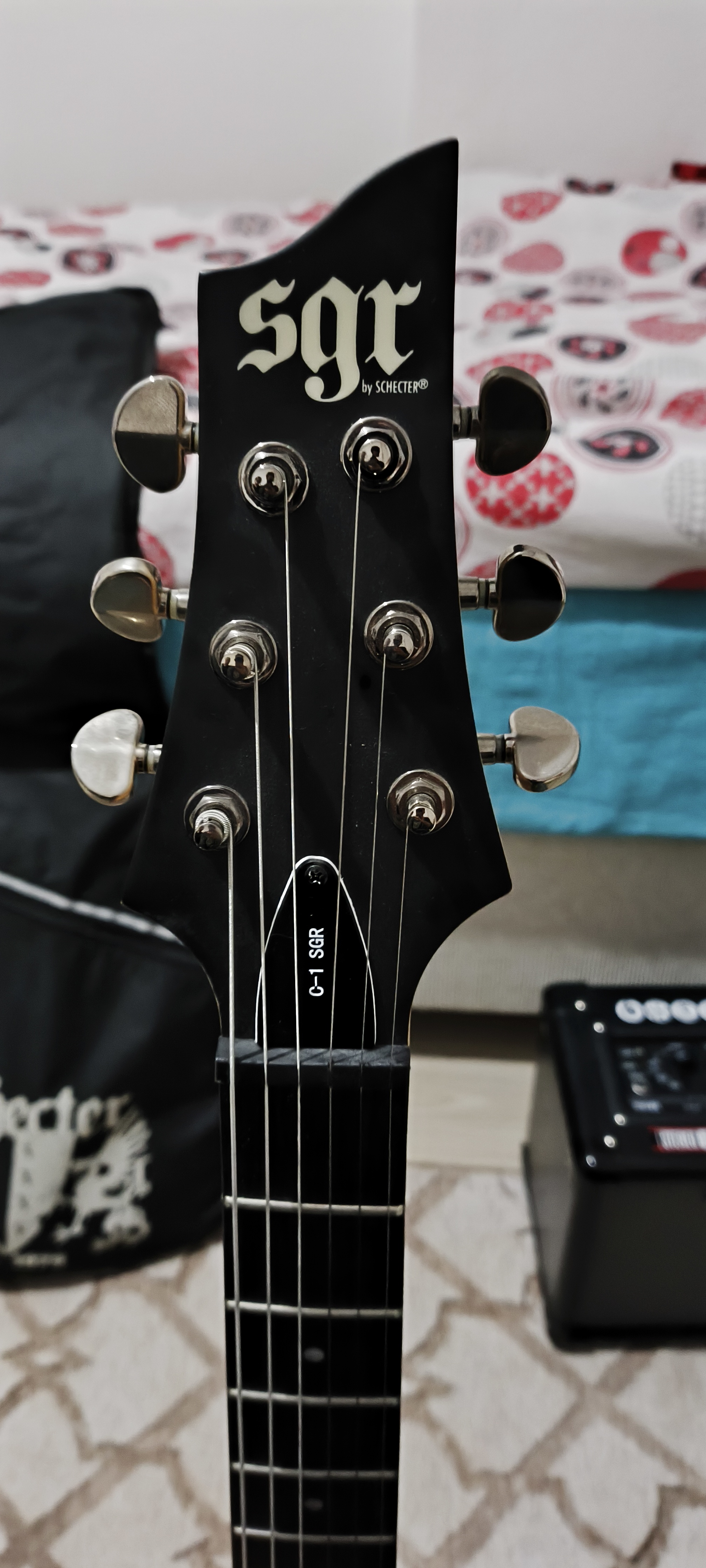 Schecter SGR C-1 Walnut Satin + Blackstar ID:Core 10 Amfi 3