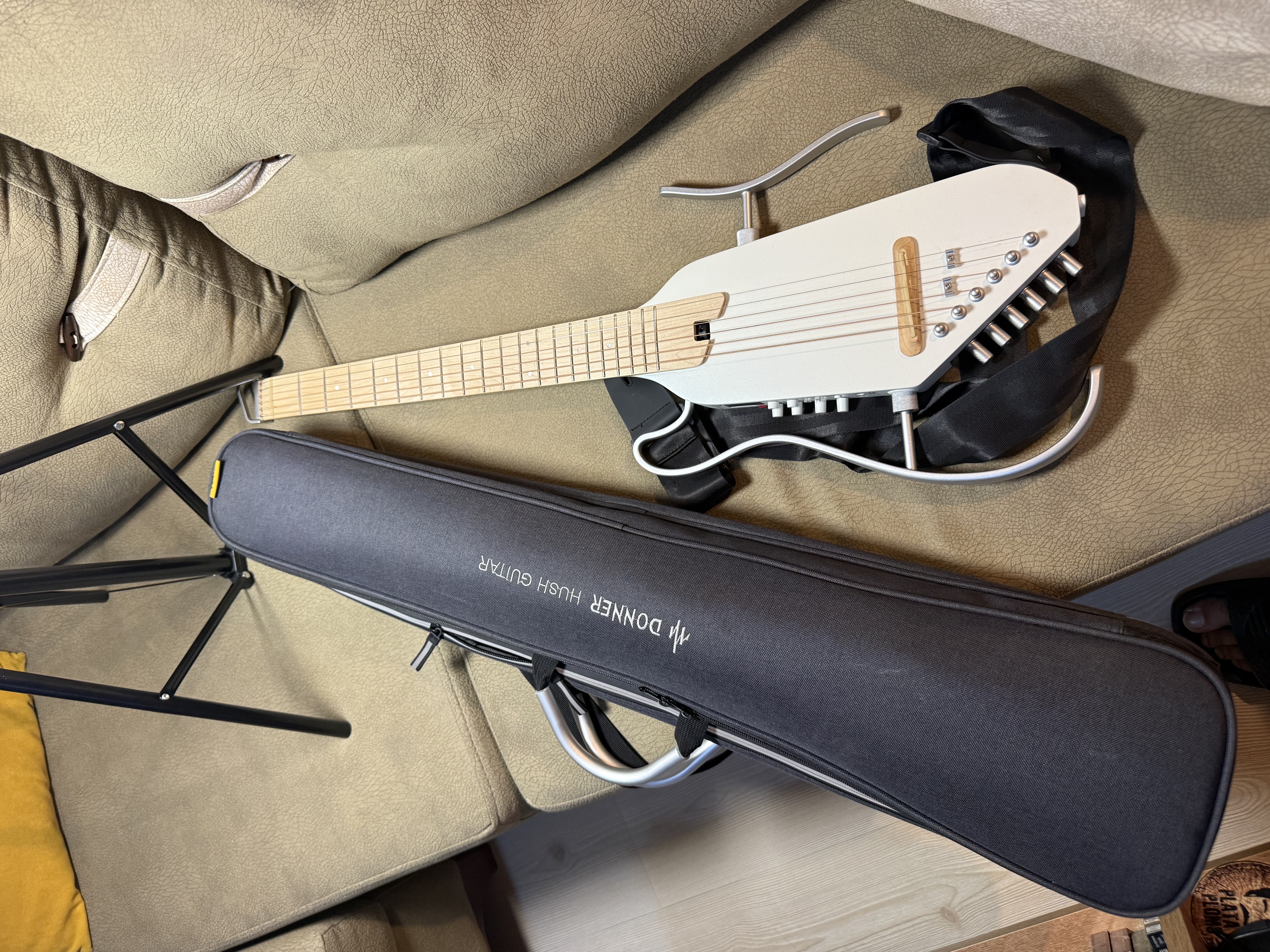 Donner Hush-I Pro Elektro Akustik Gitar 1