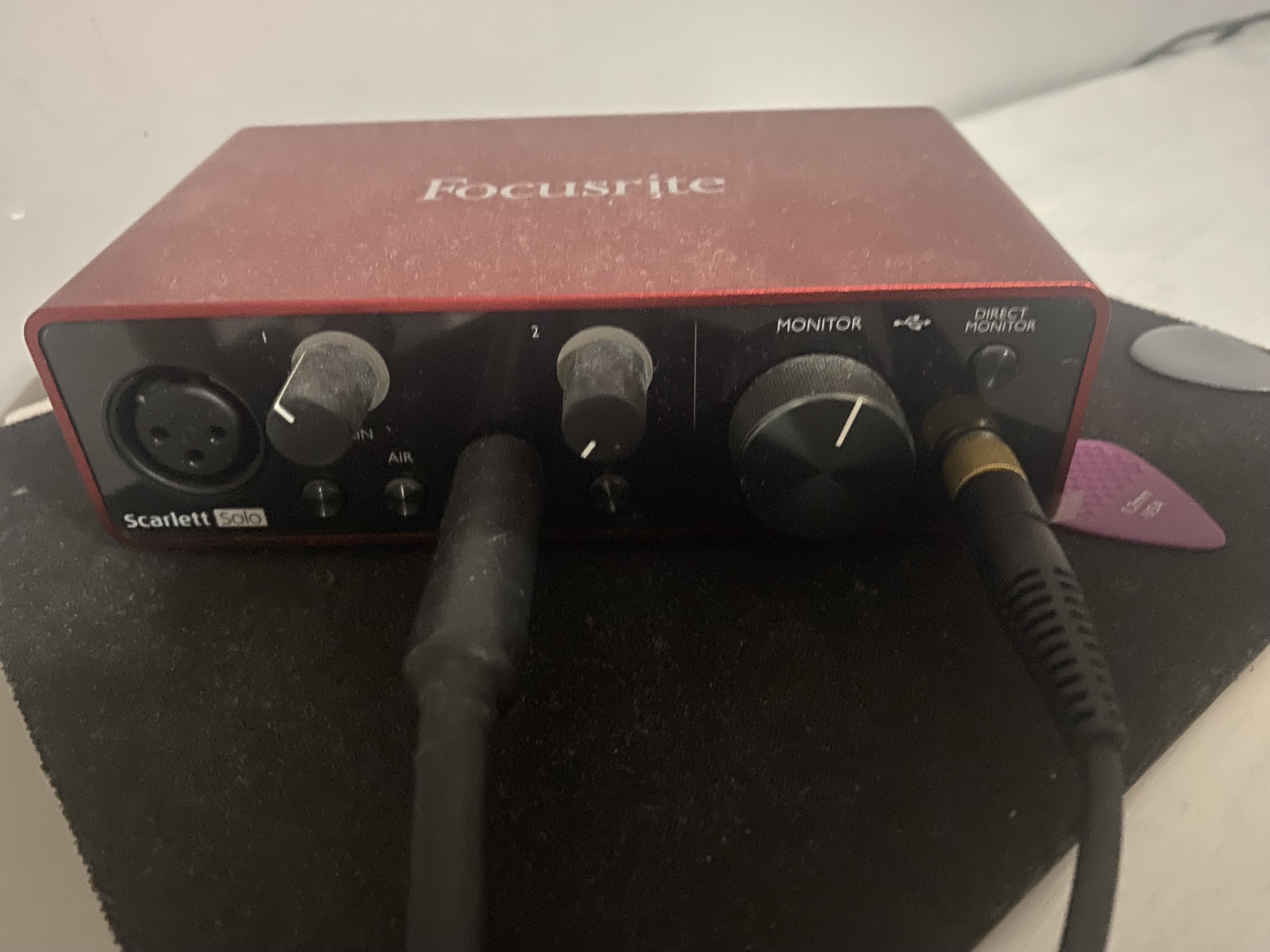 focusrite scarlett solo gen 3 ses kartı + mikrofon 1